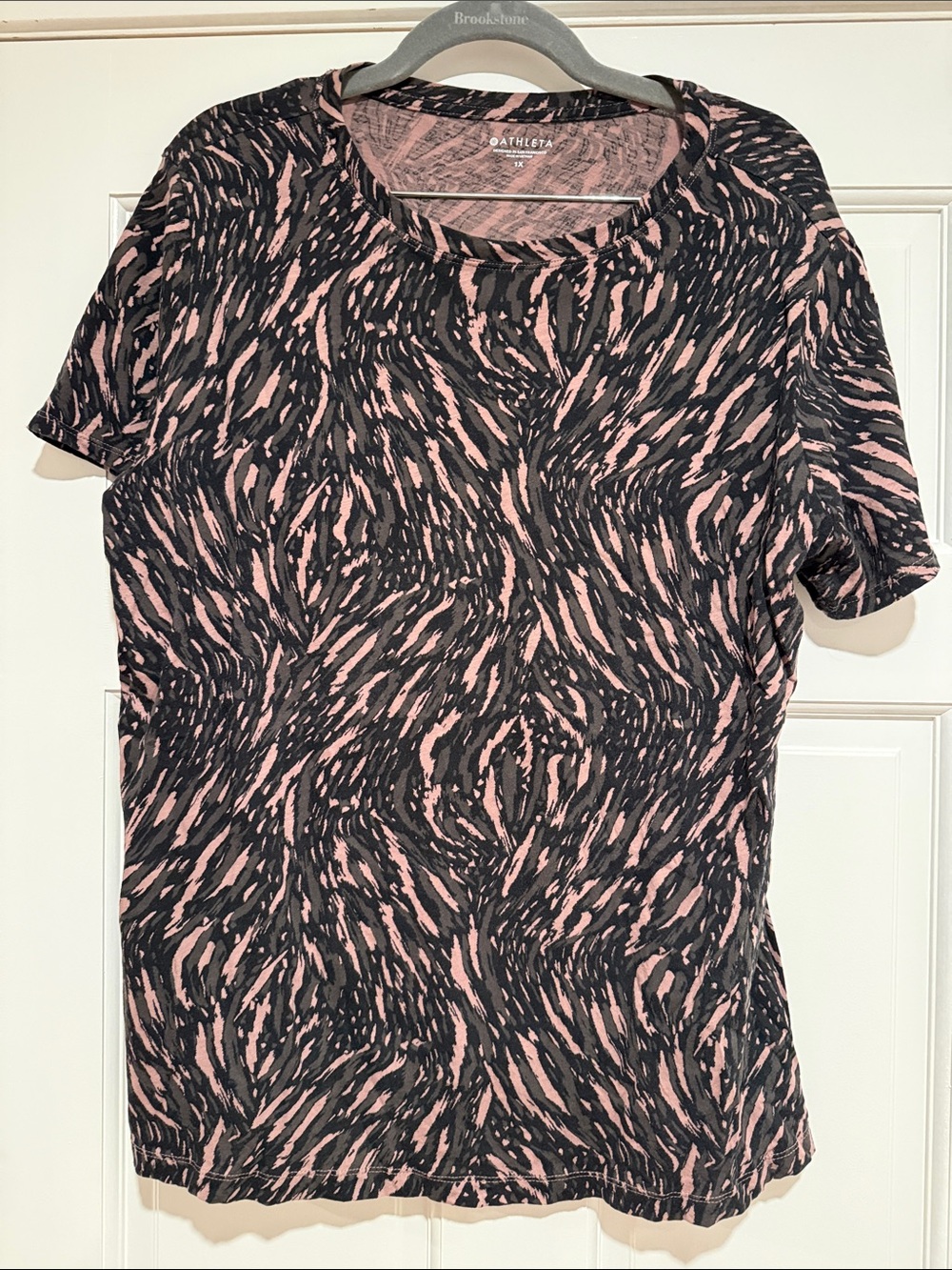 Athleta Women's Beige & Black Patterned Short-Sleeve Tee